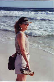beach2.jpg (34136 bytes)